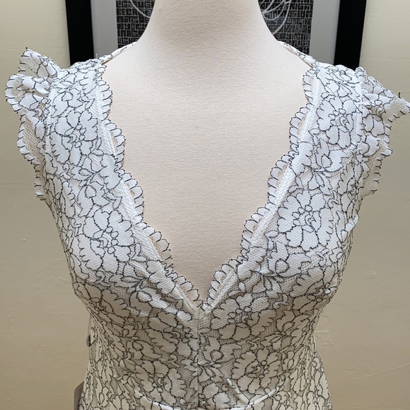 Lace Dress - Picture 2 of 4